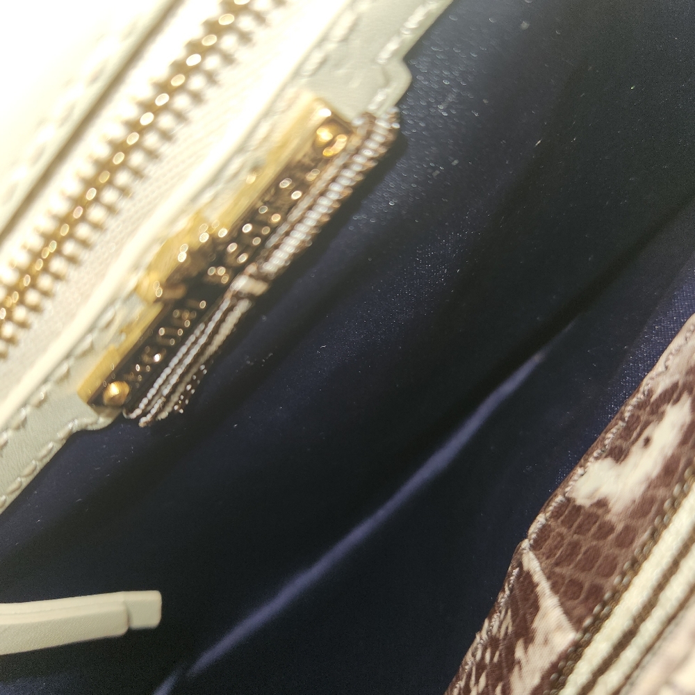 NWOT! Henri bendel neutral snakeprint envelope clutch - Picture 7 of 7